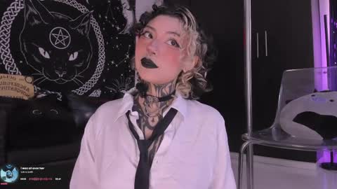 Snapshot of hazellwitch chatting on 04/09/26, 06:02 Hazell Witch online show from 04/09/26, 06:02