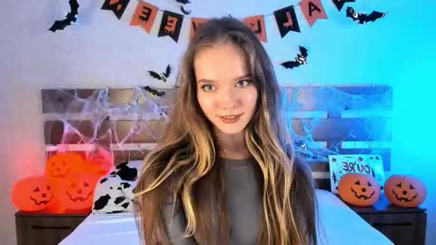 Hazel  online show from 10/25/25, 04:13