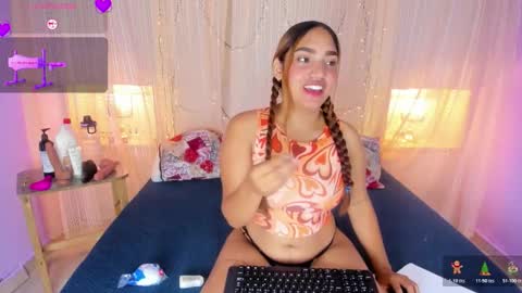 Snapshot of hazelstonne chatting on 12/18/25, 02:01 HAZEL online show from 12/18/25, 02:01