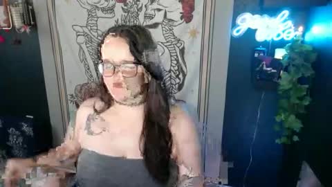 Snapshot of hazeyviolet333 chatting on 04/14/26, 07:42 HazeyViolet333 online show from 04/14/26, 07:42