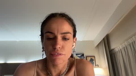 Snapshot of healyremyremy chatting on 06/20/26, 04:26 Hallie online show from 06/20/26, 04:26