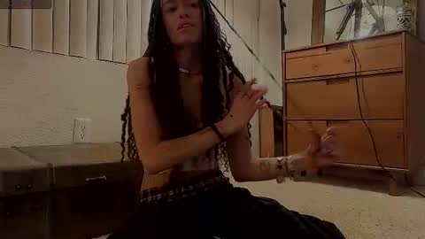 Snapshot of healyremyremy chatting on 07/19/26, 05:22 Hallie online show from 07/19/26, 05:22