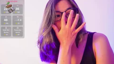 Snapshot of hearmymoans_18 chatting on 11/15/25, 08:05 hearmymoans_18 online show from 11/15/25, 08:05