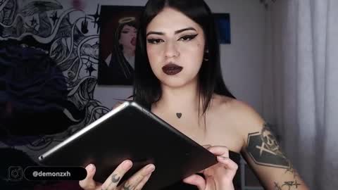 Snapshot of heatherdemonzx_ chatting on 02/02/25, 11:40 HEATHER DEMONZX Please help me to reach 100 thumbs up online show from 02/02/25, 11:40