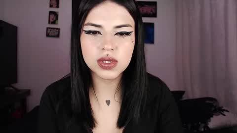 Snapshot of heatherdemonzx_ chatting on 09/12/25, 12:33 HEATHER DEMONZX Please help me to reach 100 thumbs up online show from 09/12/25, 12:33