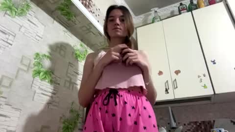 Snapshot of heatherwillman chatting on 04/20/26, 02:20 Lili online show from 04/20/26, 02:20