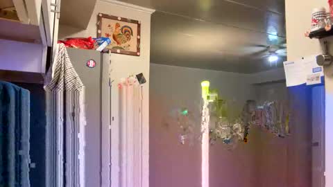 Snapshot of heatskii chatting on 11/23/25, 12:21 heatskii online show from 11/23/25, 12:21