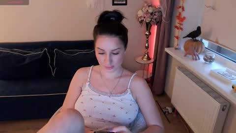 Heaven girl online show from 11/13/25, 11:42