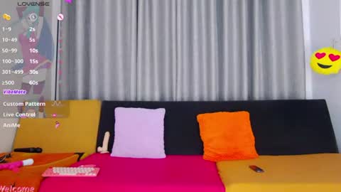 Snapshot of heaven_gall_ chatting on 07/30/26, 01:43 AngieLizzy online show from 07/30/26, 01:43