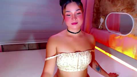 Snapshot of heavenlypleasurexx chatting on 11/10/25, 11:59 HEAVEN online show from 11/10/25, 11:59