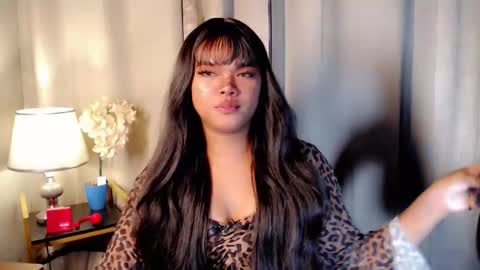 Snapshot of heavenlysexkendal chatting on 12/14/25, 06:23 KENDAL online show from 12/14/25, 06:23