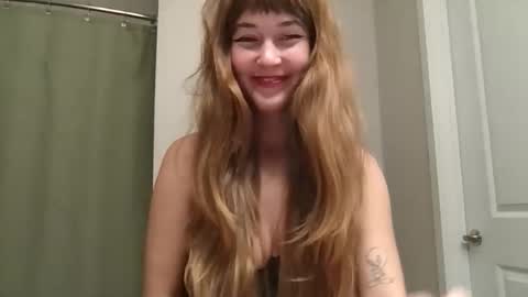 Snapshot of heavenlysiren chatting on 10/30/25, 12:12 heavenlysiren online show from 10/30/25, 12:12