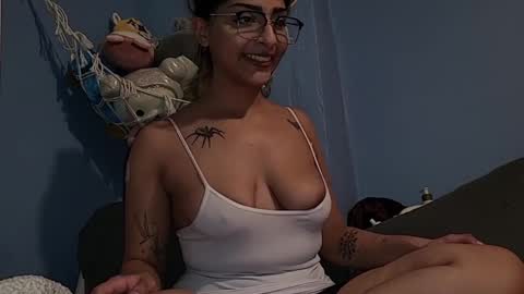 Snapshot of heavensbunny chatting on 12/16/24, 04:45 heaven the muslim slut online show from 12/16/24, 04:45