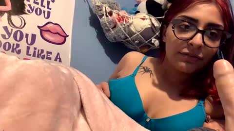 Snapshot of heavensbunny chatting on 01/09/25, 06:38 heaven the muslim slut online show from 01/09/25, 06:38