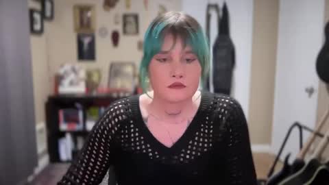 Snapshot of heavensentttt chatting on 12/03/24, 08:27 Saoirse online show from 12/03/24, 08:27