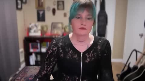 Snapshot of heavensentttt chatting on 12/04/24, 05:05 Saoirse online show from 12/04/24, 05:05