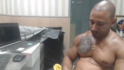 Snapshot of hebertgomes chatting on 02/06/25, 12:00 hebertgomes online show from 02/06/25, 12:00