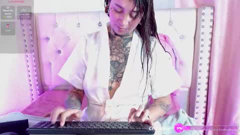 Snapshot of hecate_queen chatting on 12/18/25, 02:34 Hecate Queen online show from 12/18/25, 02:34