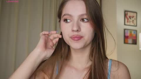 Snapshot of hecola chatting on 04/01/26, 01:23 Nika next stream 200pm GMT online show from 04/01/26, 01:23