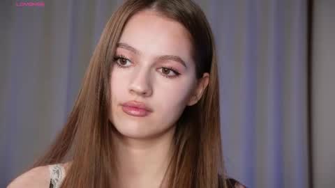 Snapshot of hecola chatting on 04/14/26, 01:17 Nika next stream 200pm GMT online show from 04/14/26, 01:17