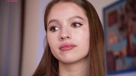 Snapshot of hecola chatting on 04/21/26, 12:44 Nika next stream 200pm GMT online show from 04/21/26, 12:44