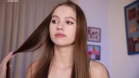 Snapshot of hecola chatting on 04/23/26, 12:29 Nika next stream 200pm GMT online show from 04/23/26, 12:29