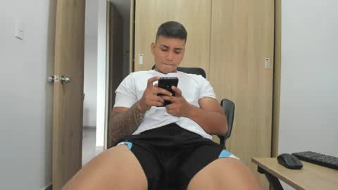 Snapshot of hector_18_ chatting on 06/02/26, 07:49 18 online show from 06/02/26, 07:49