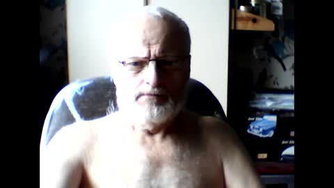 hedgehog61 online show from 10/18/25, 10:27