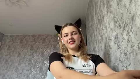 Snapshot of hedwighutzel chatting on 05/15/26, 02:13 Nessie online show from 05/15/26, 02:13