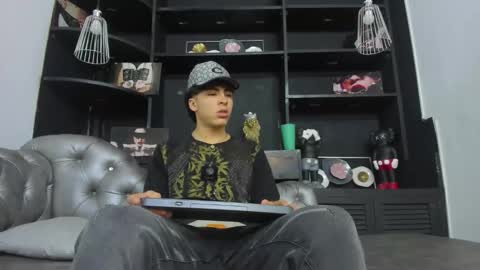 Snapshot of heellboy_ chatting on 10/15/25, 07:25 heellboy_ online show from 10/15/25, 07:25