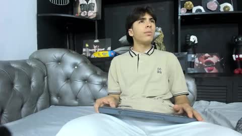 heellboy_ online show from 10/23/25, 07:56