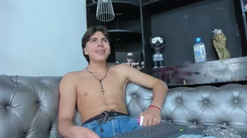 Snapshot of heellboy_ chatting on 11/14/25, 04:00 heellboy_ online show from 11/14/25, 04:00