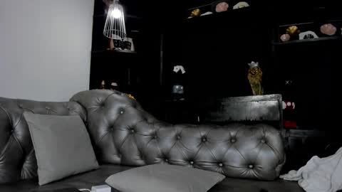 Snapshot of heellboy_ chatting on 11/23/25, 02:22 heellboy_ online show from 11/23/25, 02:22