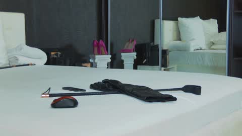 Helen online show from 01/11/25, 04:48