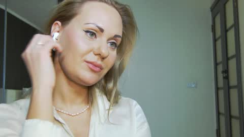 Helen online show from 01/27/25, 03:26