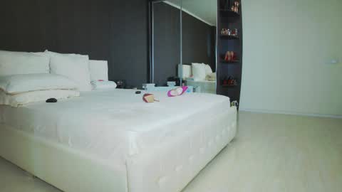 Helen online show from 02/24/25, 07:33