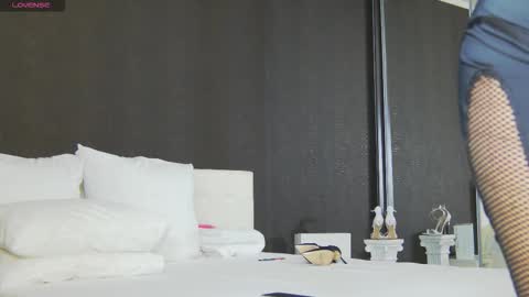 Helen online show from 09/25/25, 01:31