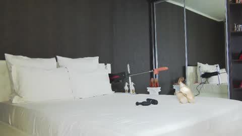 Helen online show from 11/17/25, 05:52