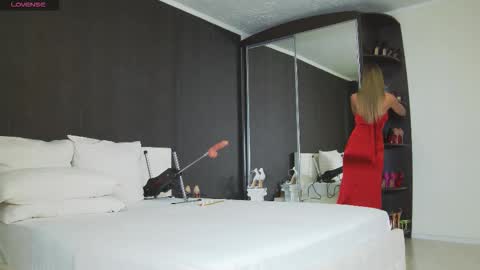 Snapshot of hefner_girl chatting on 03/08/26, 10:30 Helen online show from 03/08/26, 10:30