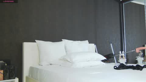 Snapshot of hefner_girl chatting on 04/05/26, 02:03 Helen online show from 04/05/26, 02:03