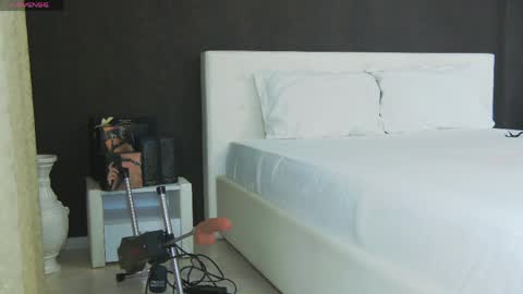 Snapshot of hefner_girl chatting on 06/08/26, 03:18 Helen online show from 06/08/26, 03:18