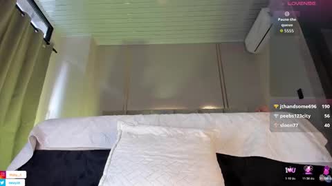 Snapshot of heicel_ chatting on 11/15/25, 08:49 Heicel online show from 11/15/25, 08:49