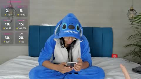 Snapshot of heidi_feuer chatting on 10/31/25, 12:50 heidi_feuer online show from 10/31/25, 12:50