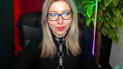 Snapshot of heidi_pleasure chatting on 03/17/26, 06:39 Heidi online show from 03/17/26, 06:39