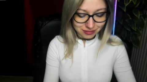 Snapshot of heidi_pleasure chatting on 03/23/26, 05:33 Heidi online show from 03/23/26, 05:33