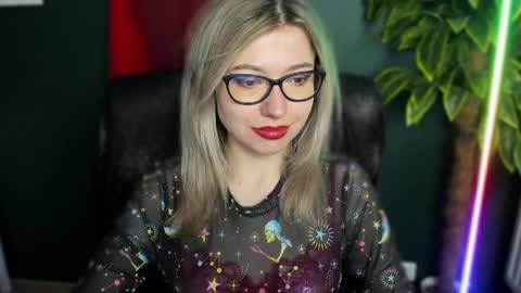 Snapshot of heidi_pleasure chatting on 04/09/26, 04:45 Heidi online show from 04/09/26, 04:45