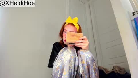Snapshot of heidiandfriends chatting on 06/25/26, 06:40 Manyvids online show from 06/25/26, 06:40
