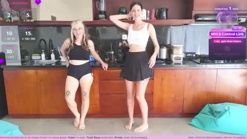 Heidi brunette Foxy red head and Carrie blondie online show from 06/25/26, 02:55