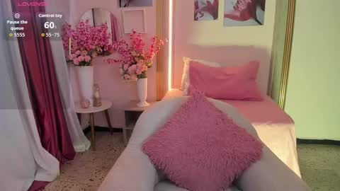 Sara online show from 11/18/25, 09:08