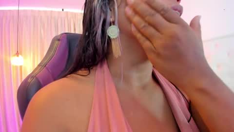 Snapshot of heidyblue chatting on 02/17/25, 06:15 online show from 02/17/25, 06:15